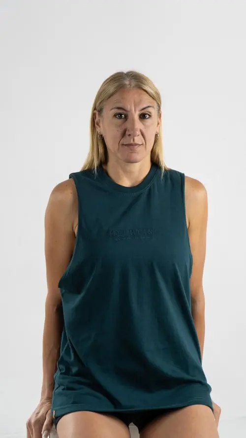 MUSCULOSA OVER 24.1 VERDE INGLES Musculosa Oversize 24.1 Verde Inglés